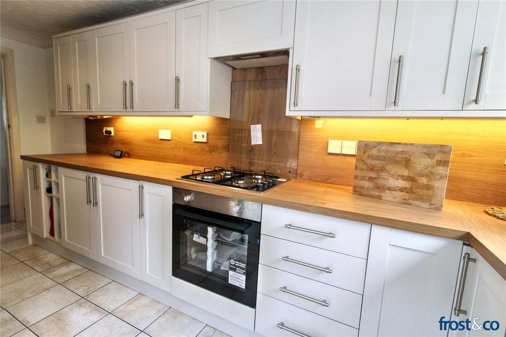 Property photo 3 of 20 Kitchen
