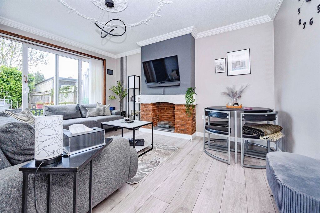 Property photo 2 of 19