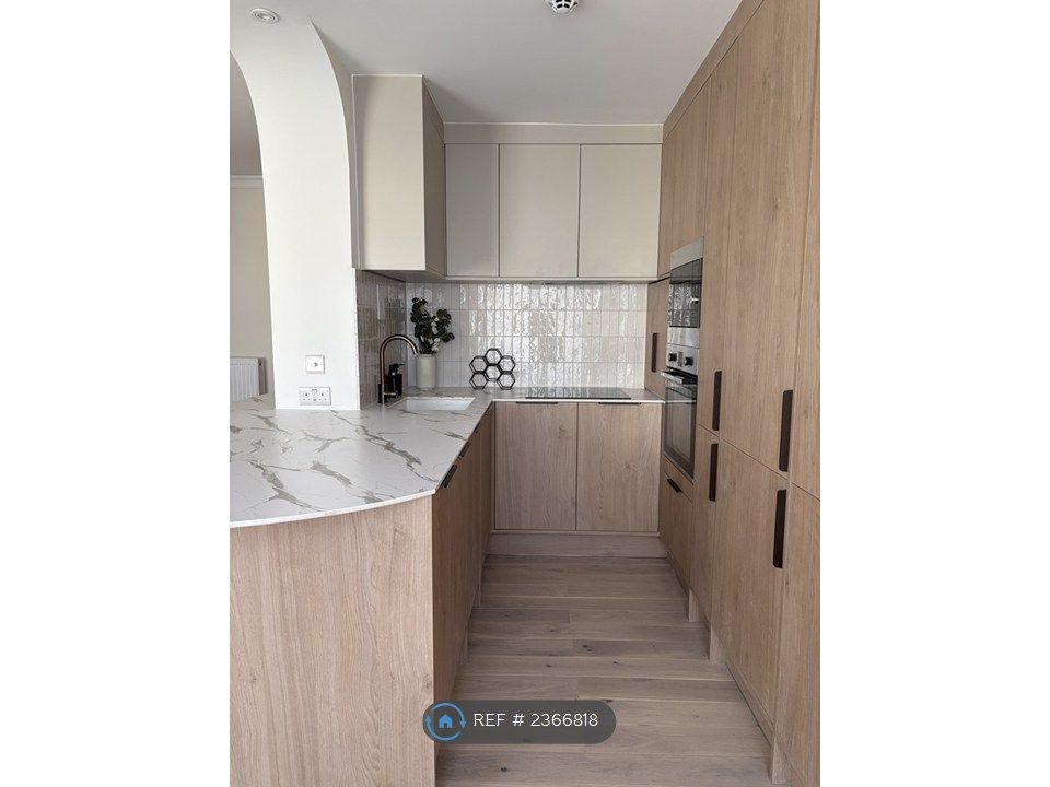 Property photo 2 of 10 Kitchen