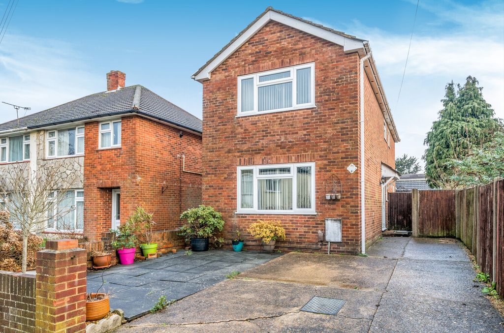 Property photo 1 of 17 1401803-1-696E056...