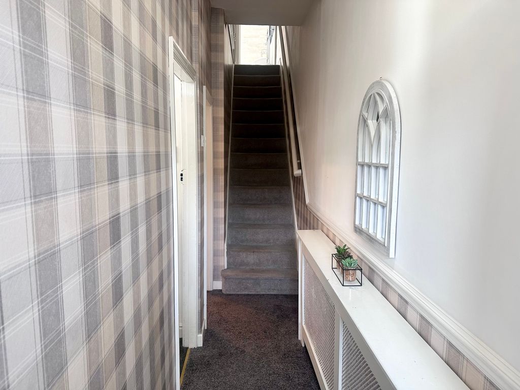 Property photo 2 of 14 Hallway