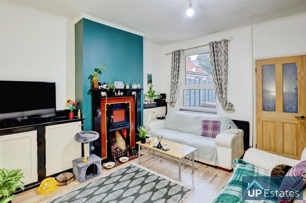 Property photo 2 of 15 Living Room