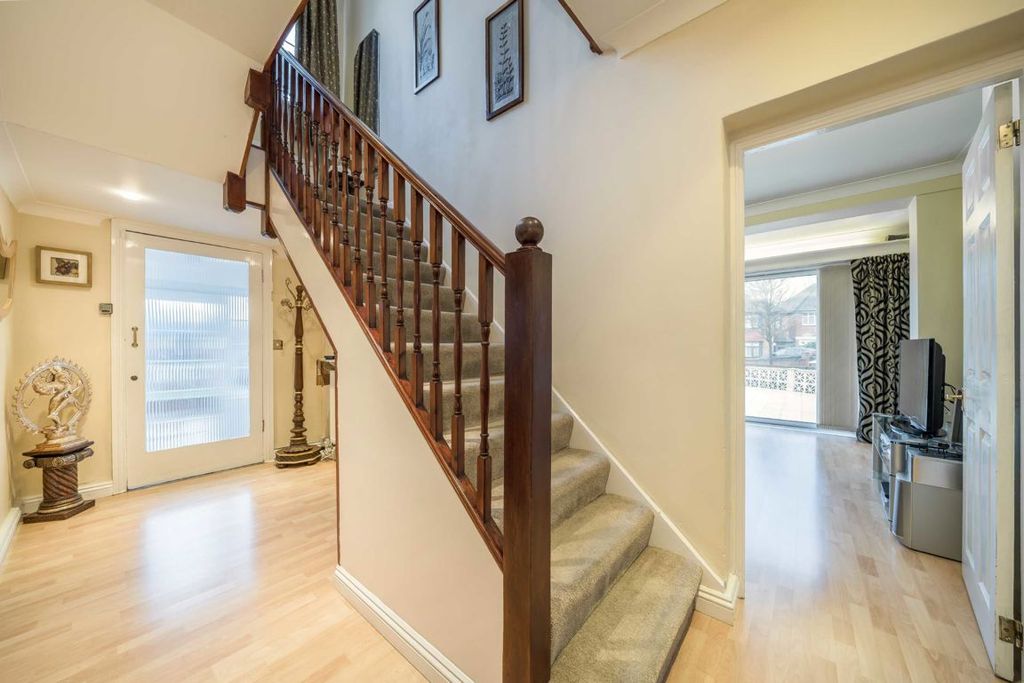 Property photo 2 of 8