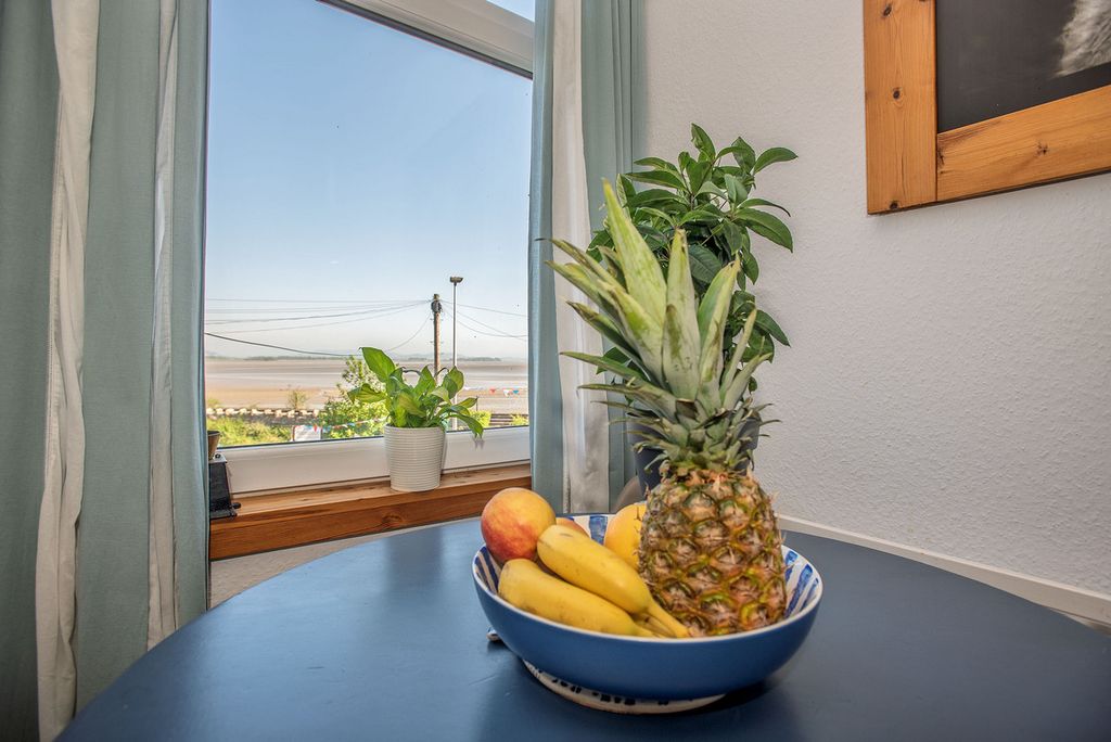 Property photo 2 of 31