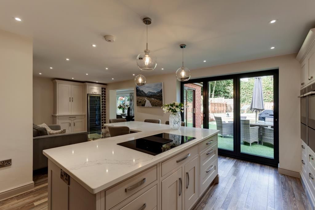 Property photo 2 of 27 Breakfast Kitchen