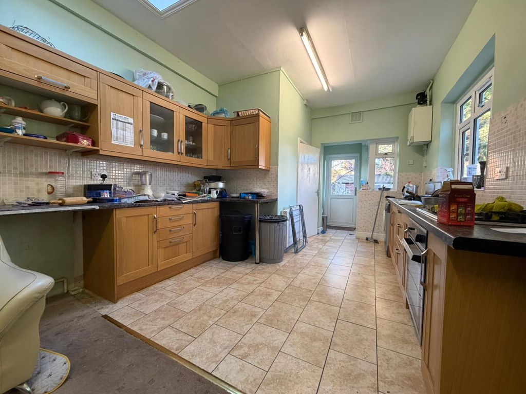 Property photo 2 of 9 Iadq1996