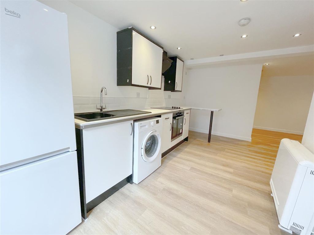 Property photo 3 of 5 Kitchen