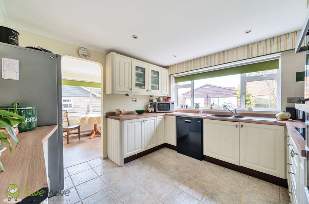 Property photo 2 of 20 Kitchen