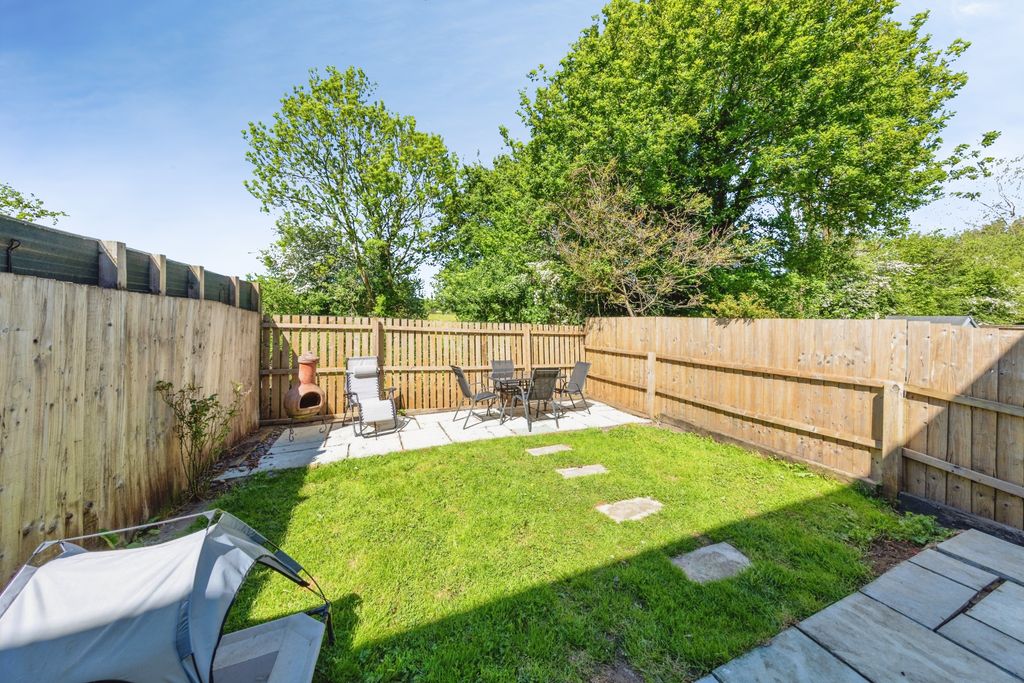 Property photo 2 of 12 Garden