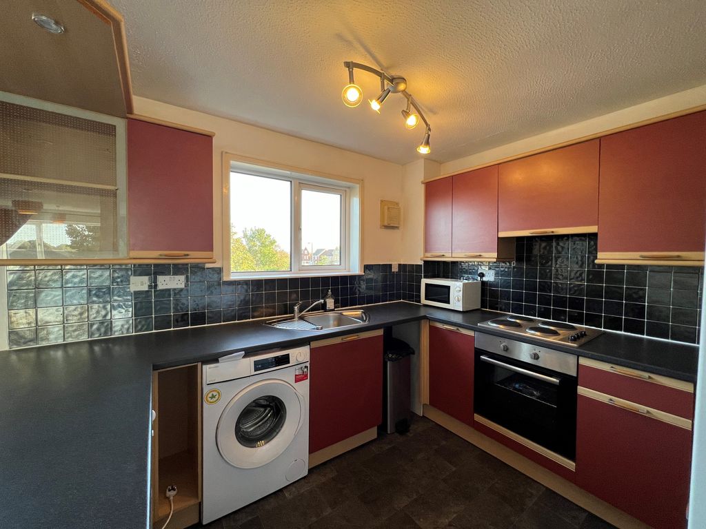 Property photo 3 of 7 Kitchen