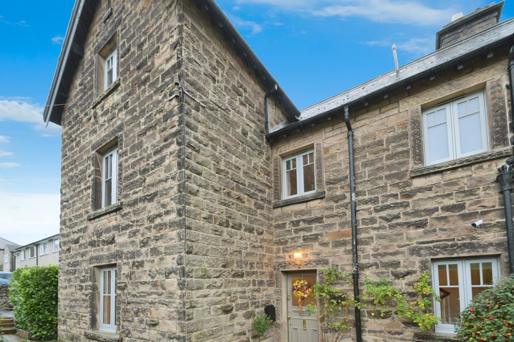 Property photo 1 of 25