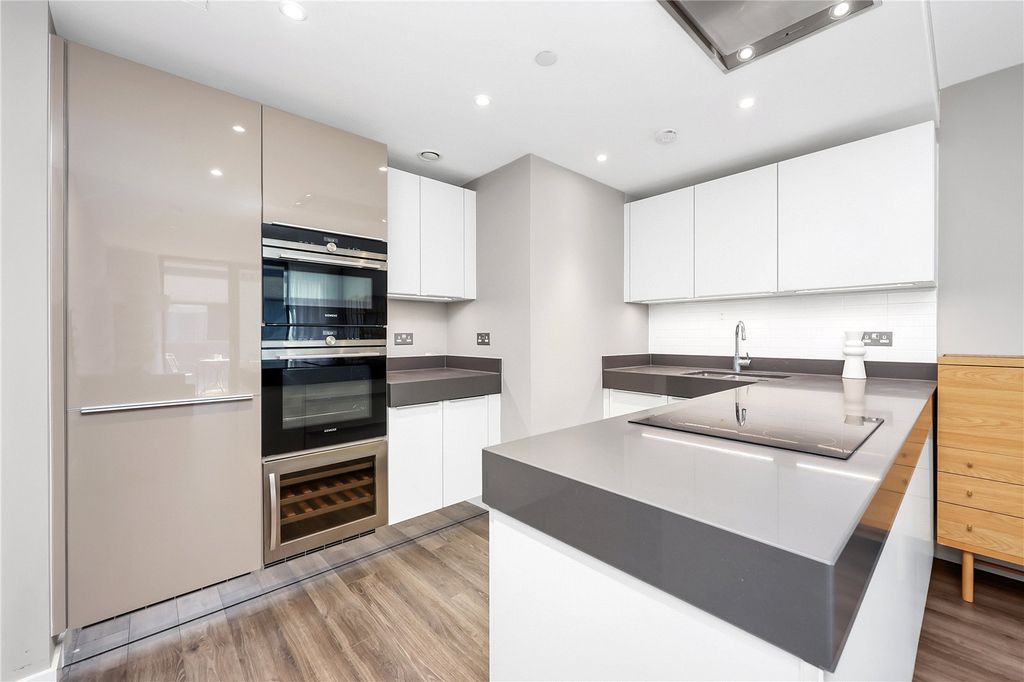 Property photo 3 of 16 Picture No. 10