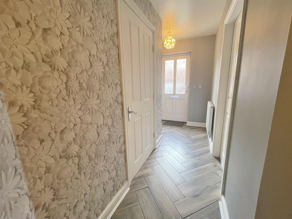 Property photo 2 of 19 Hallway