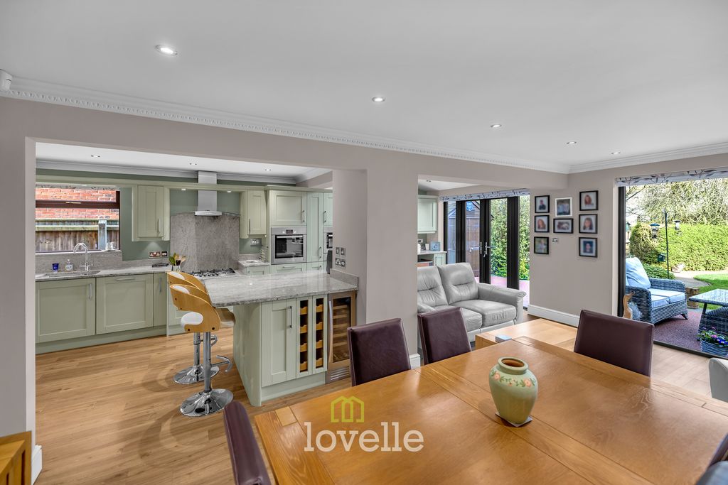 Property photo 2 of 59