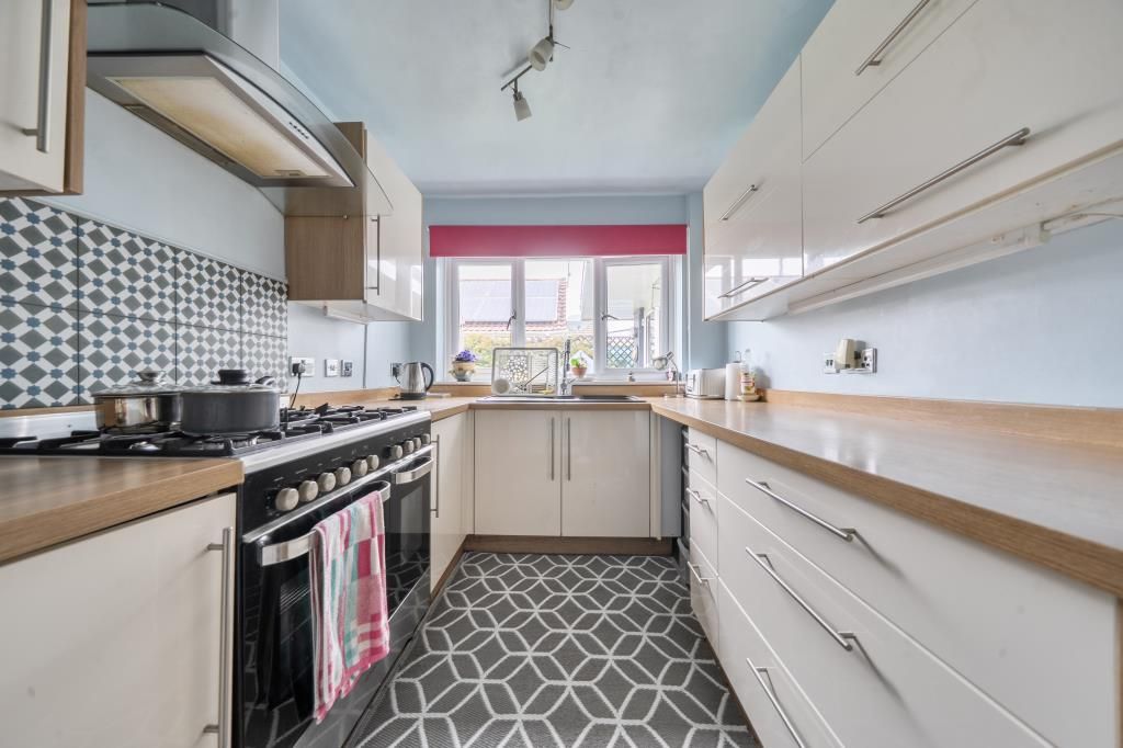 Property photo 3 of 19 Kitchen