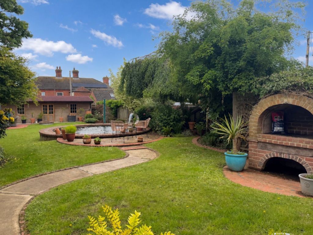 Property photo 2 of 24