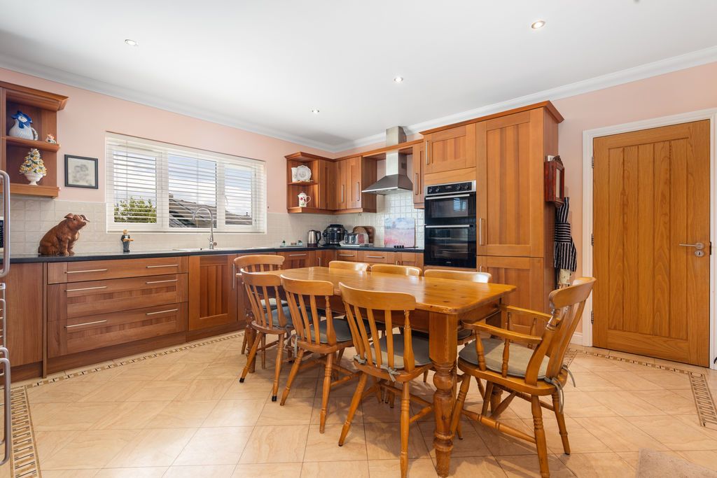 Property photo 3 of 43 Photo 12