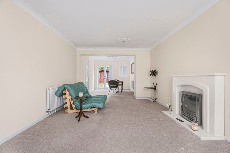 Property photo 2 of 30 Lounge