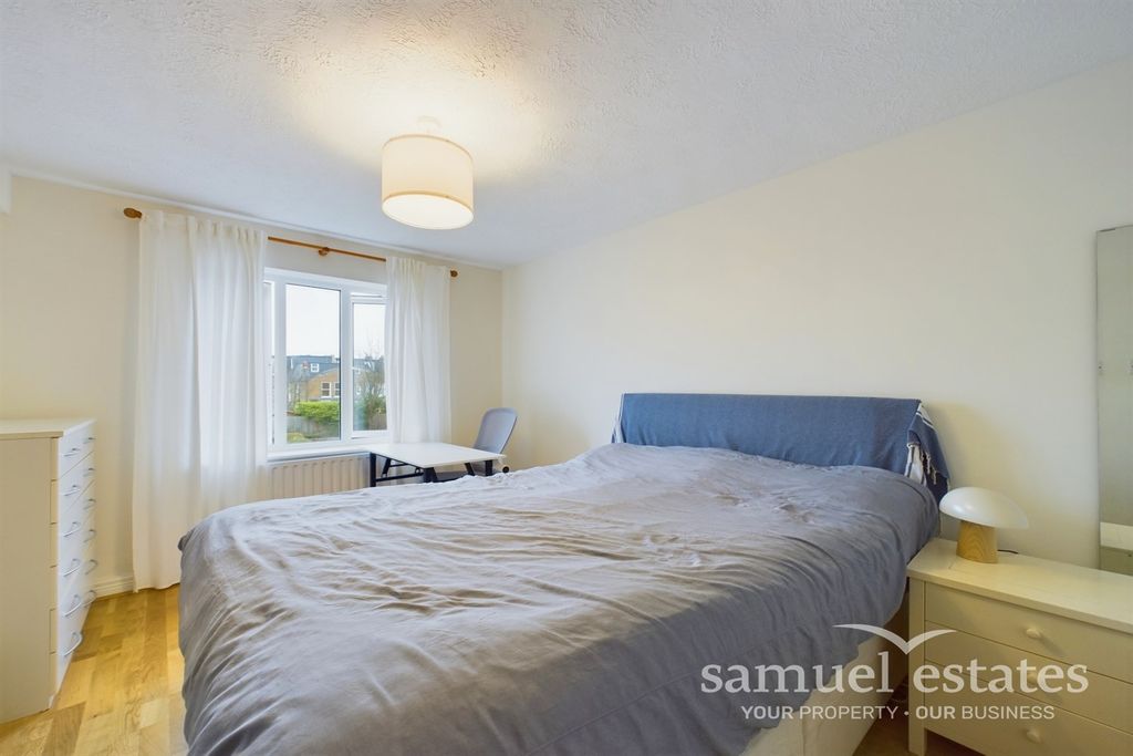 Property photo 2 of 8 Bedroom