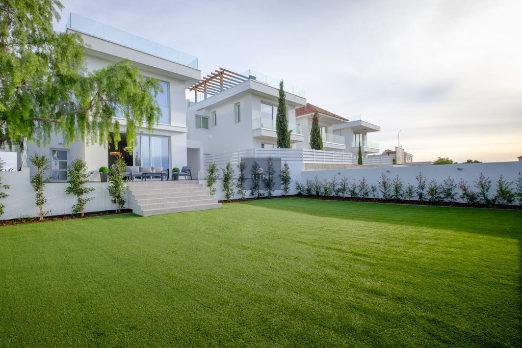 Property photo 1 of 20