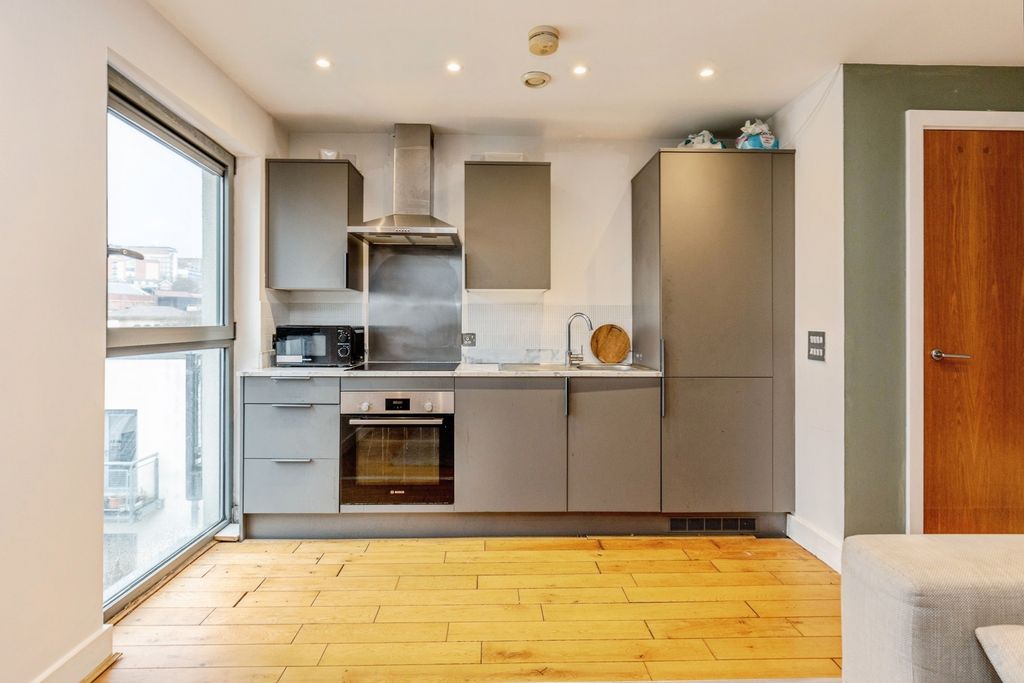 Property photo 3 of 10 Pbox-Img.Jpg