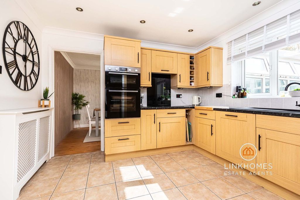 Property photo 3 of 36