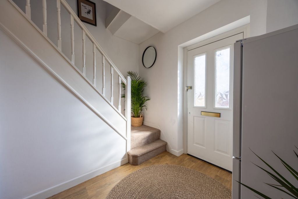 Property photo 3 of 43
