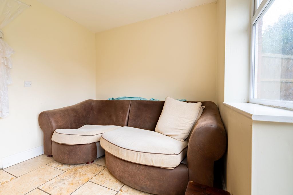 Property photo 3 of 28