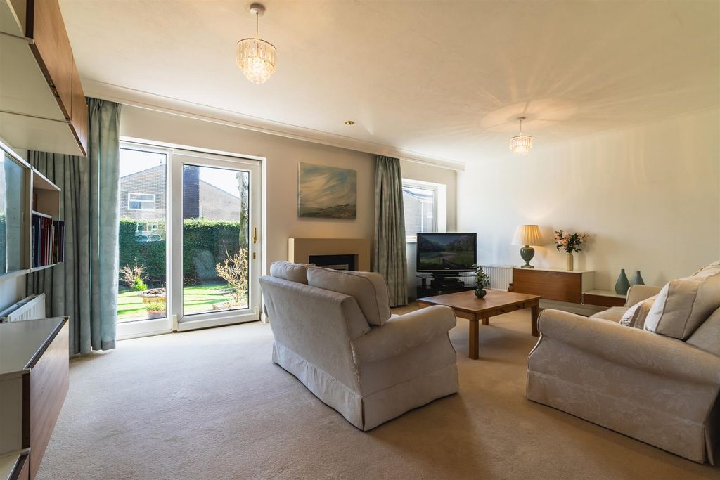 Property photo 2 of 30 Lounge