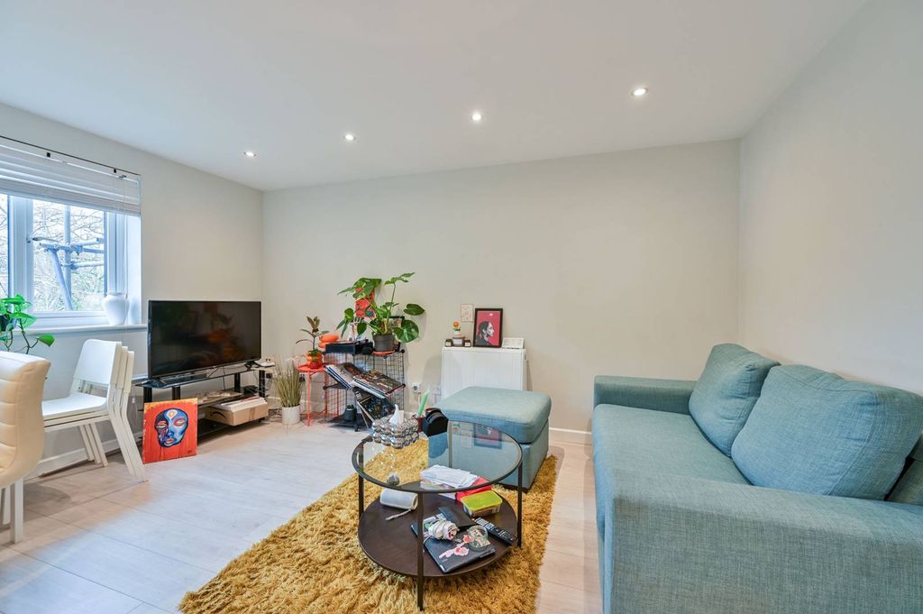 Property photo 2 of 8