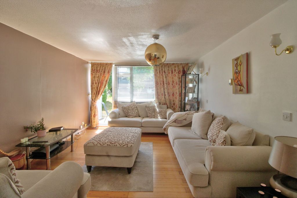 Property photo 2 of 26