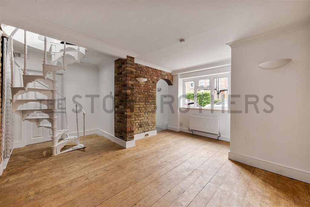 Property photo 3 of 18