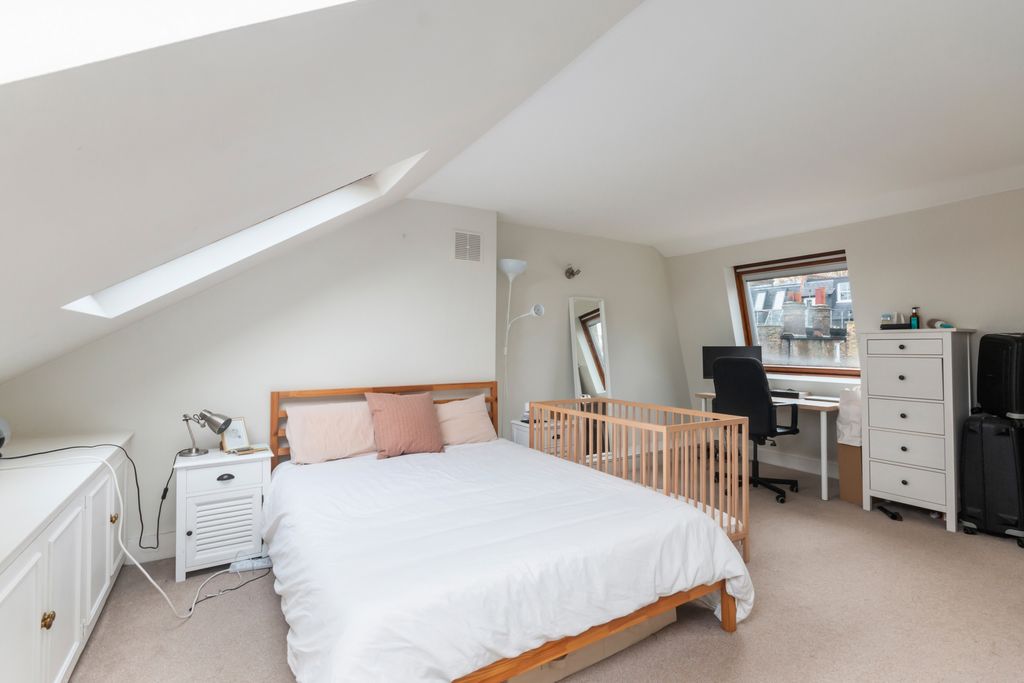 Property photo 3 of 8 Photo 4