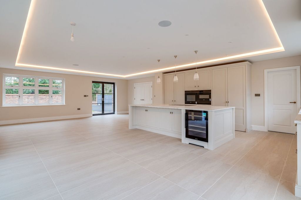 Property photo 2 of 34