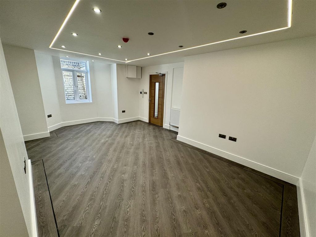 Property photo 2 of 7 Img_4308