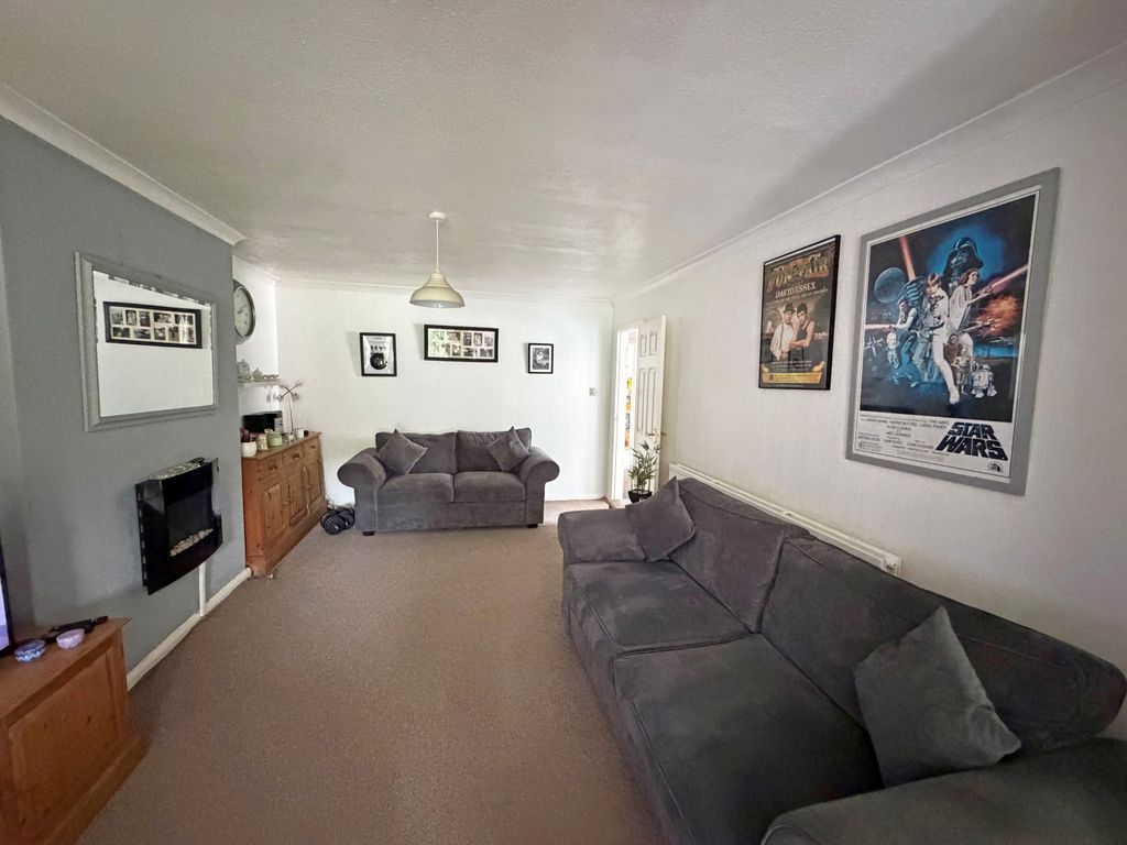 Property photo 3 of 12 Lounge