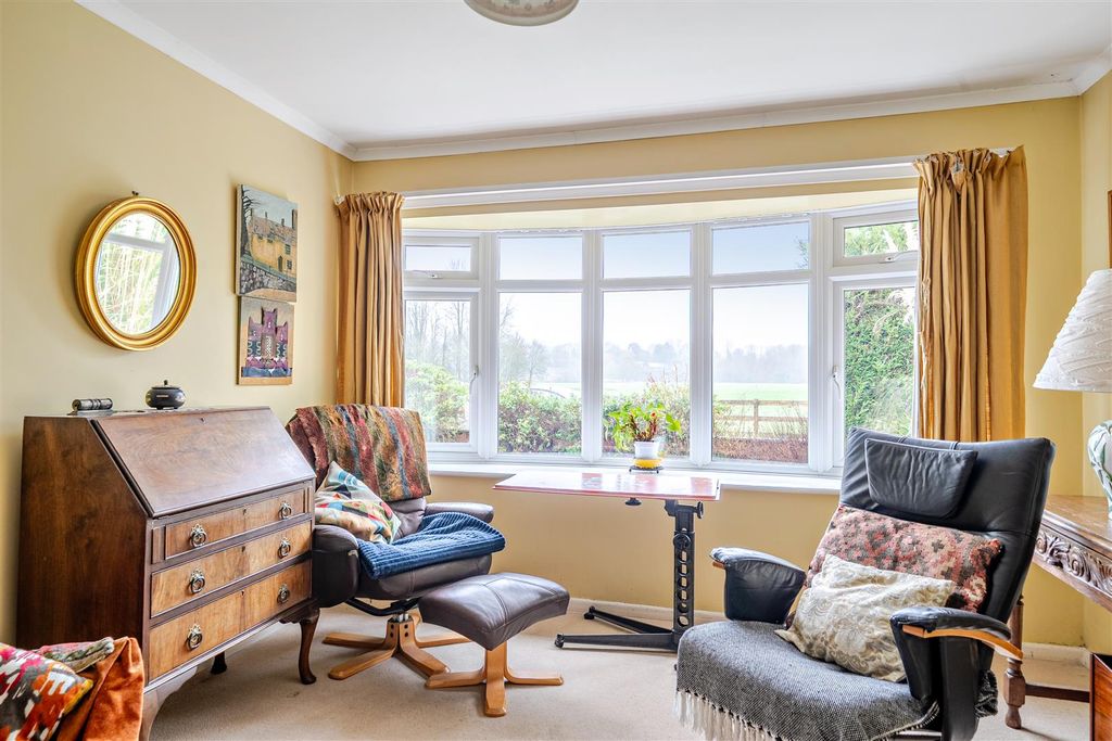 Property photo 2 of 23 Bay Window