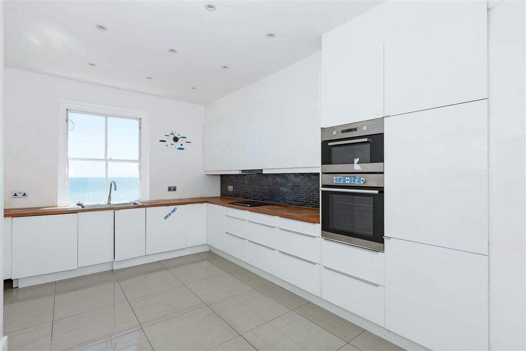 Property photo 2 of 15 Heene Terrace_8.Jpg