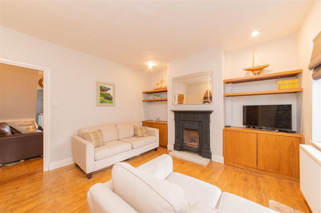 Property photo 3 of 12