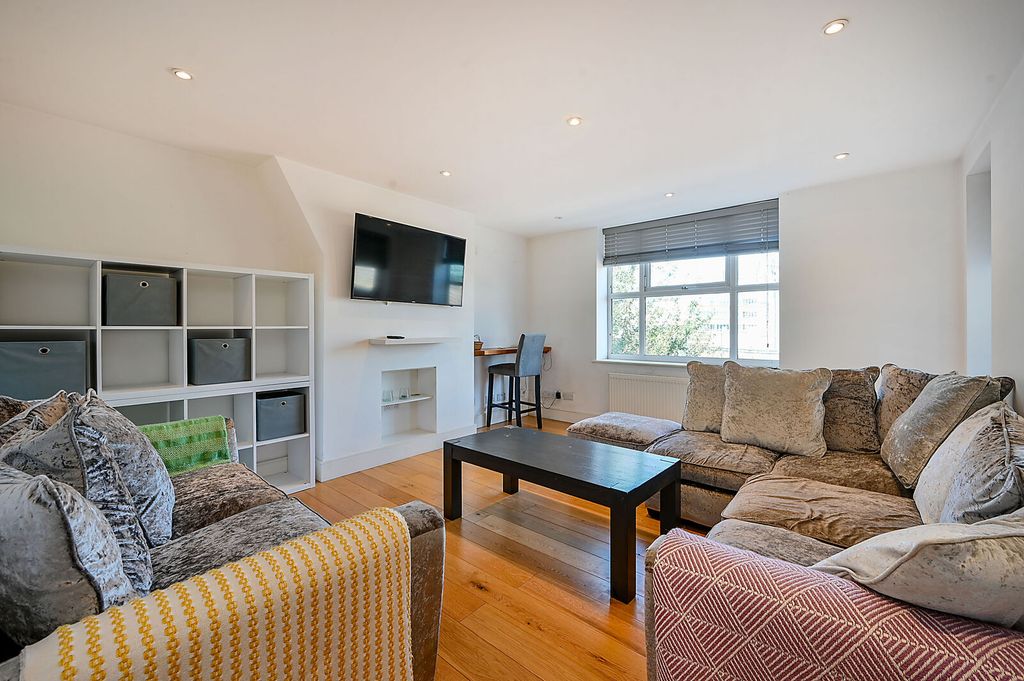 Property photo 2 of 9