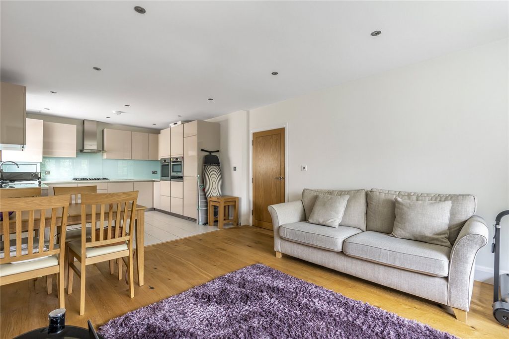 Property photo 2 of 11 Picture No. 17