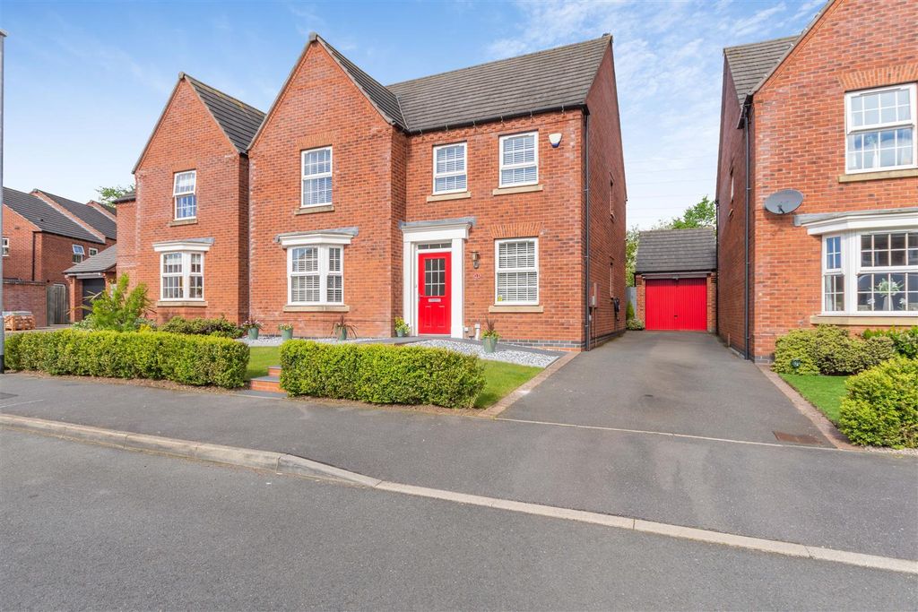 Property photo 1 of 48 8690582-Exterior04.Jpg