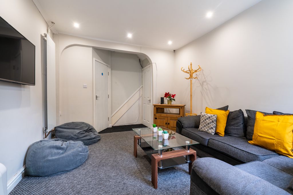 Property photo 3 of 8