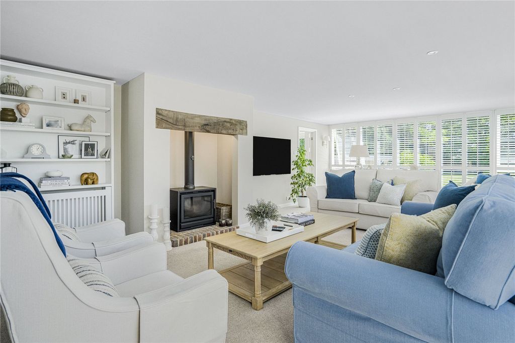 Property photo 2 of 28 Sitting Room