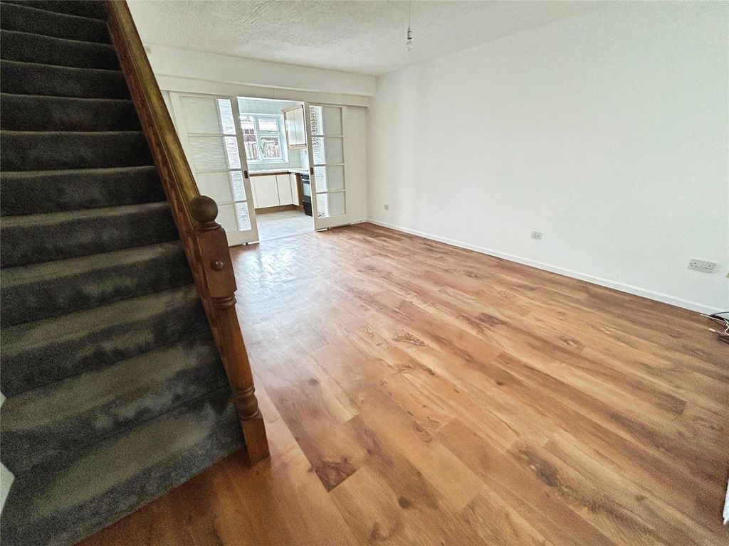 Property photo 3 of 11 Picture No. 12