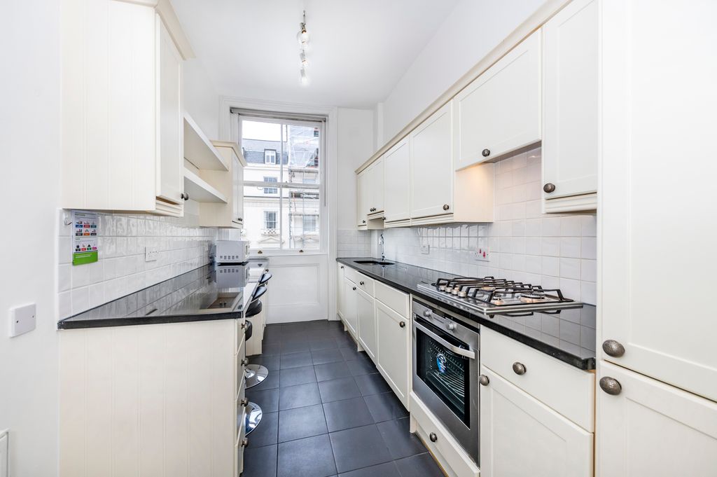 Property photo 2 of 10 Front