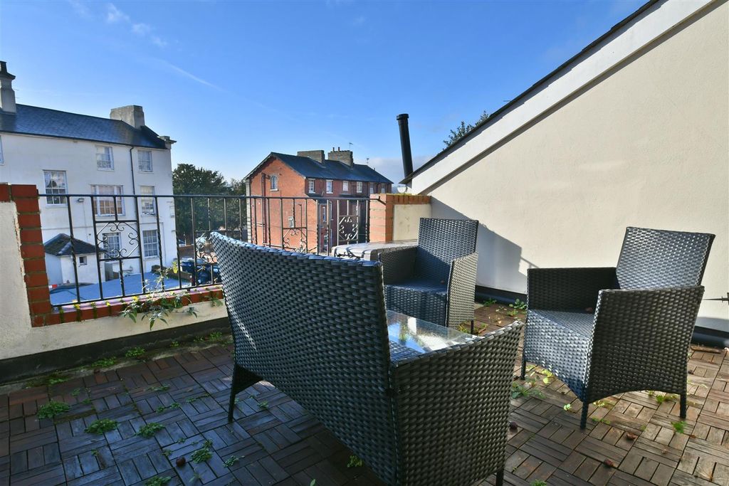 Property photo 3 of 11 01cc47Ad-E52c-4492-98F4-44925Ea280Aa.Jpg