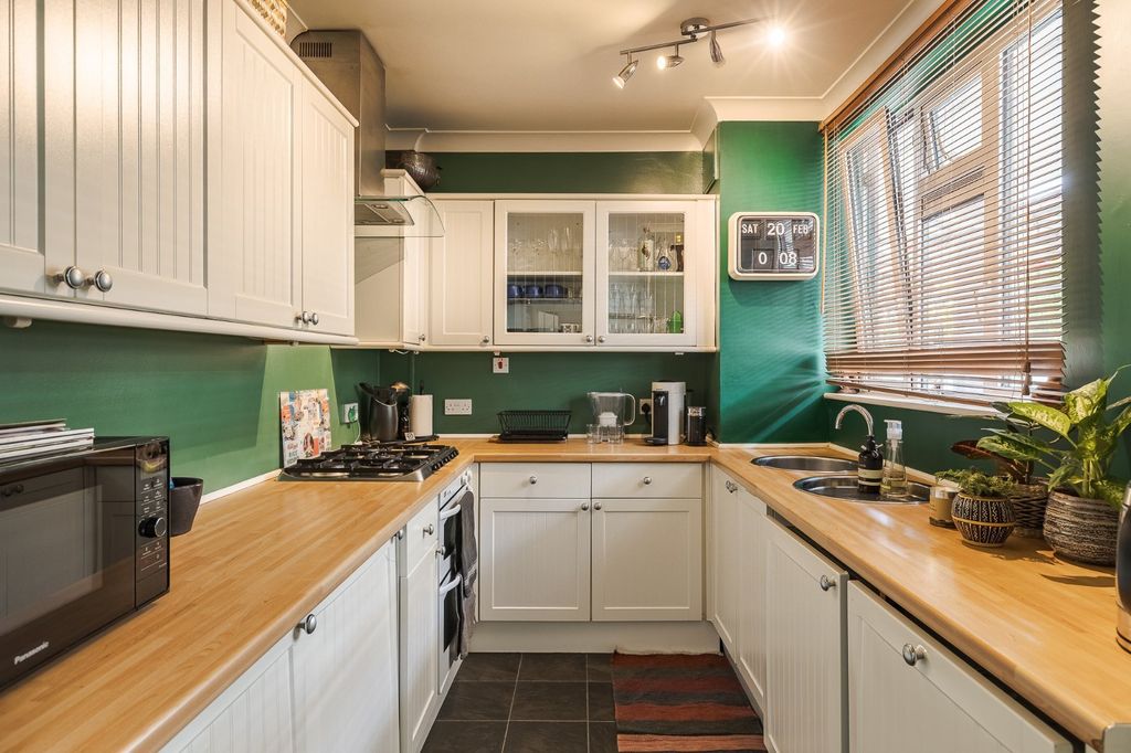 Property photo 2 of 12 Picture No. 14