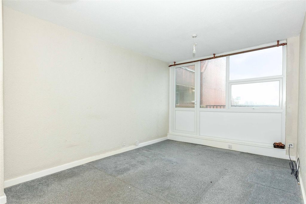 Property photo 3 of 10 Guildbourne-09.Jpg