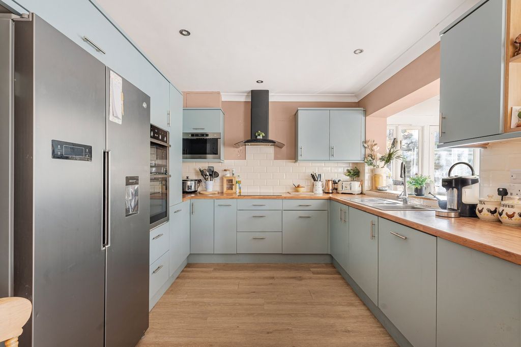 Property photo 2 of 22 Picture No. 18